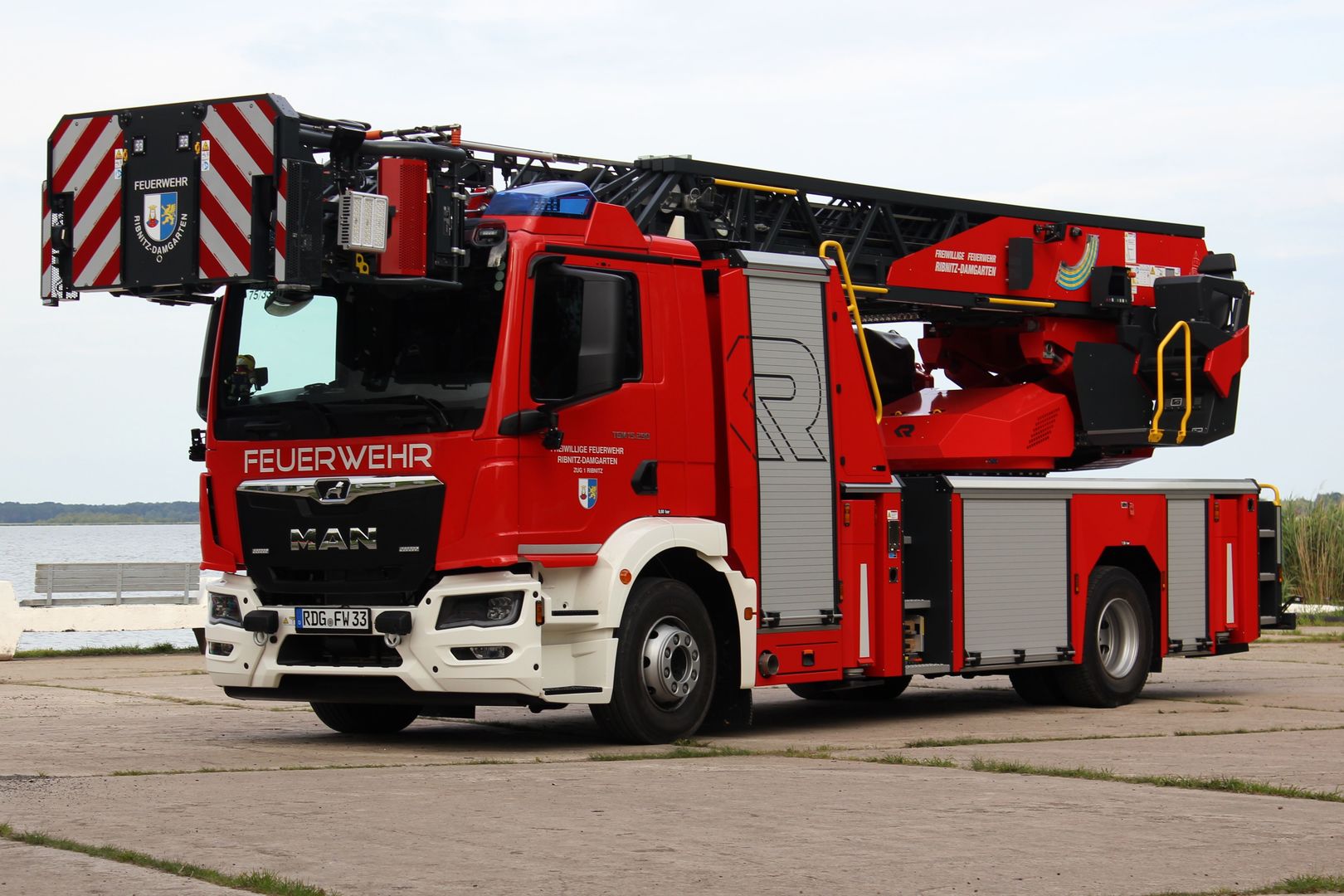 Drehleiter mit Korb - DL(A)K 23/12 Drehleiter mit Korb - DL(A)K 23/12