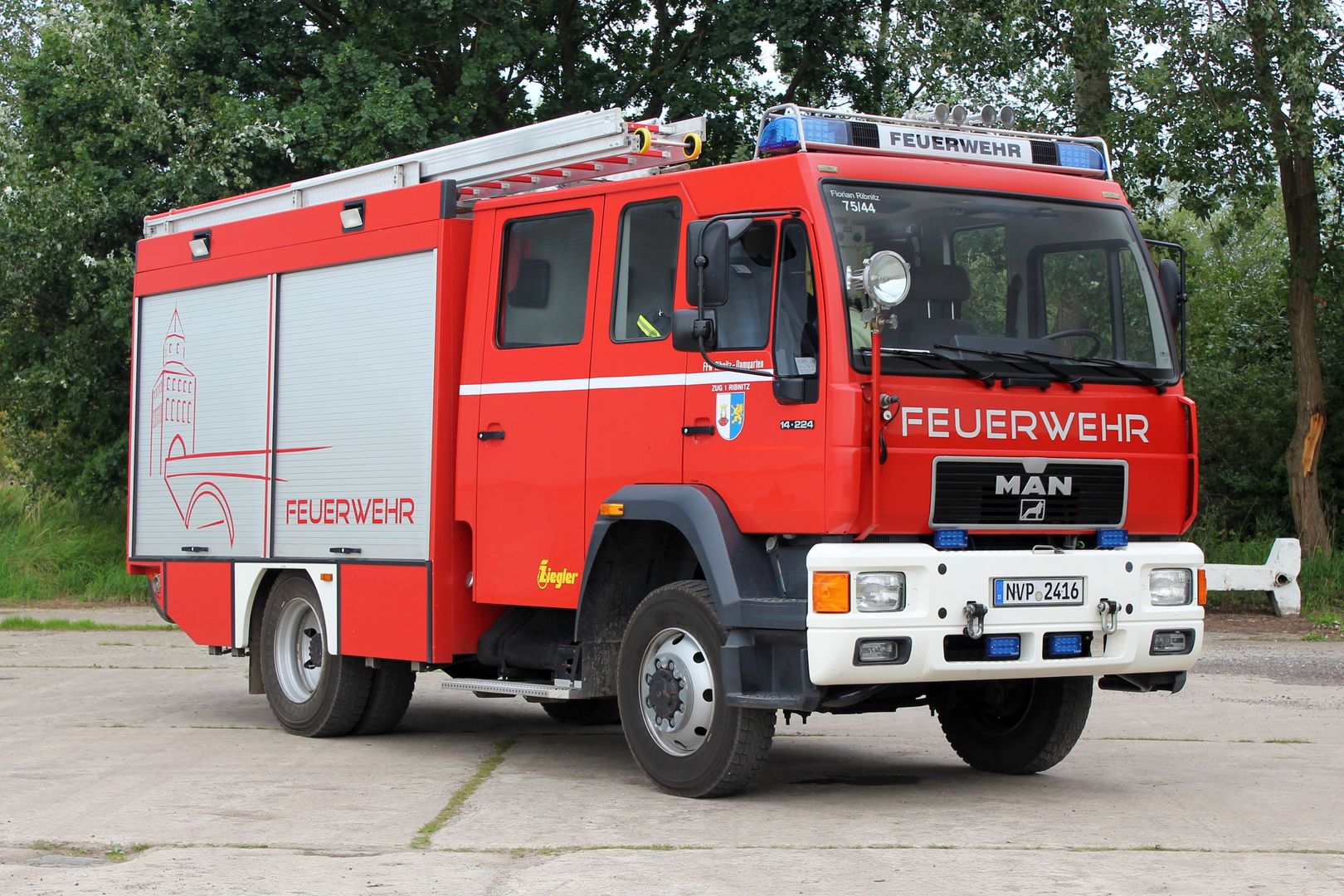 Löschgruppenfahrzeug - LF 16/12 Löschgruppenfahrzeug - LF 16/12
