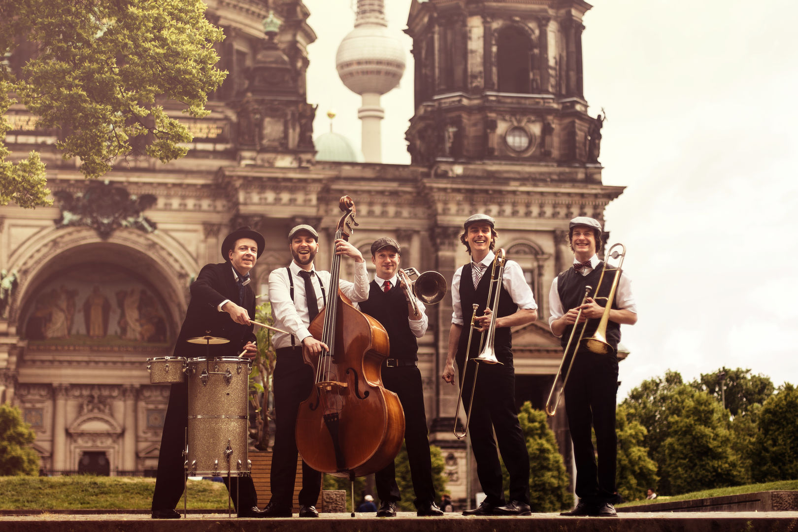 German Trombone Vibration – Keep Smiling Swing, Jazz und beste Laune! German Trombone Vibration – Keep Smiling Swing, Jazz und beste Laune!