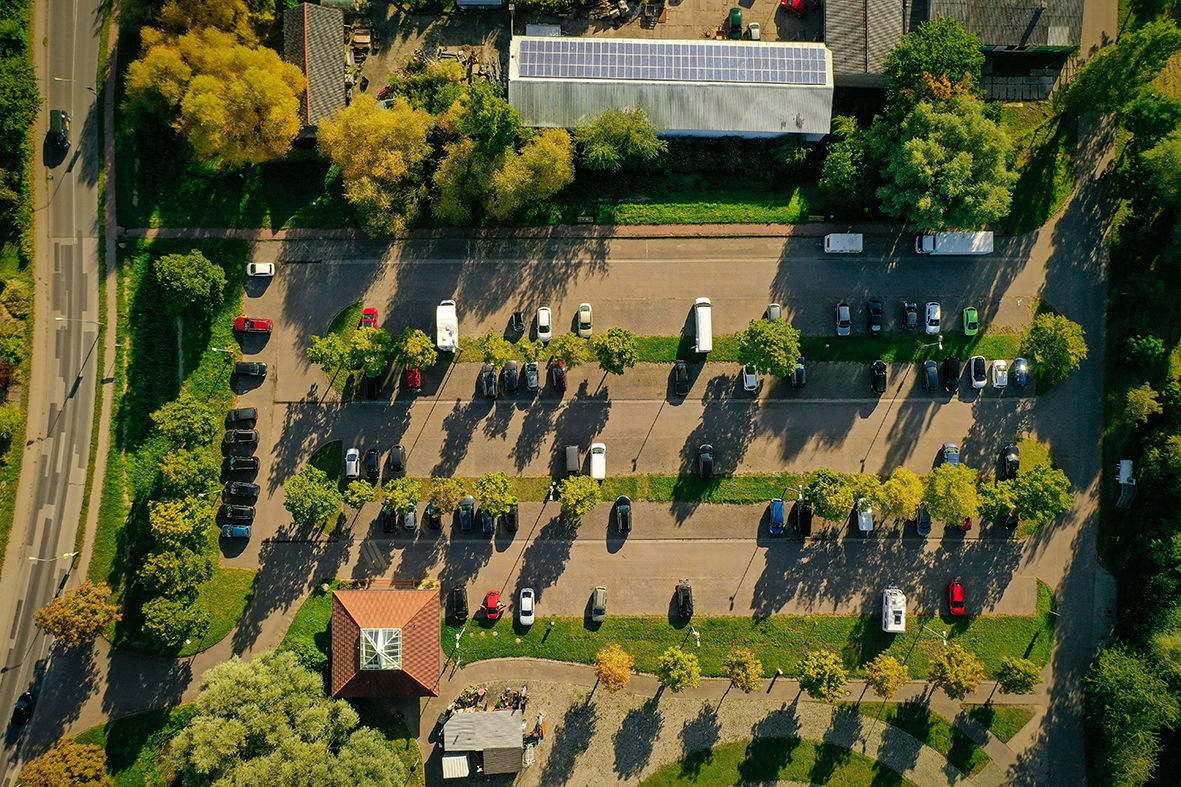 Freies Parken für PKWs auf dem Parkplatz Gänsewiese