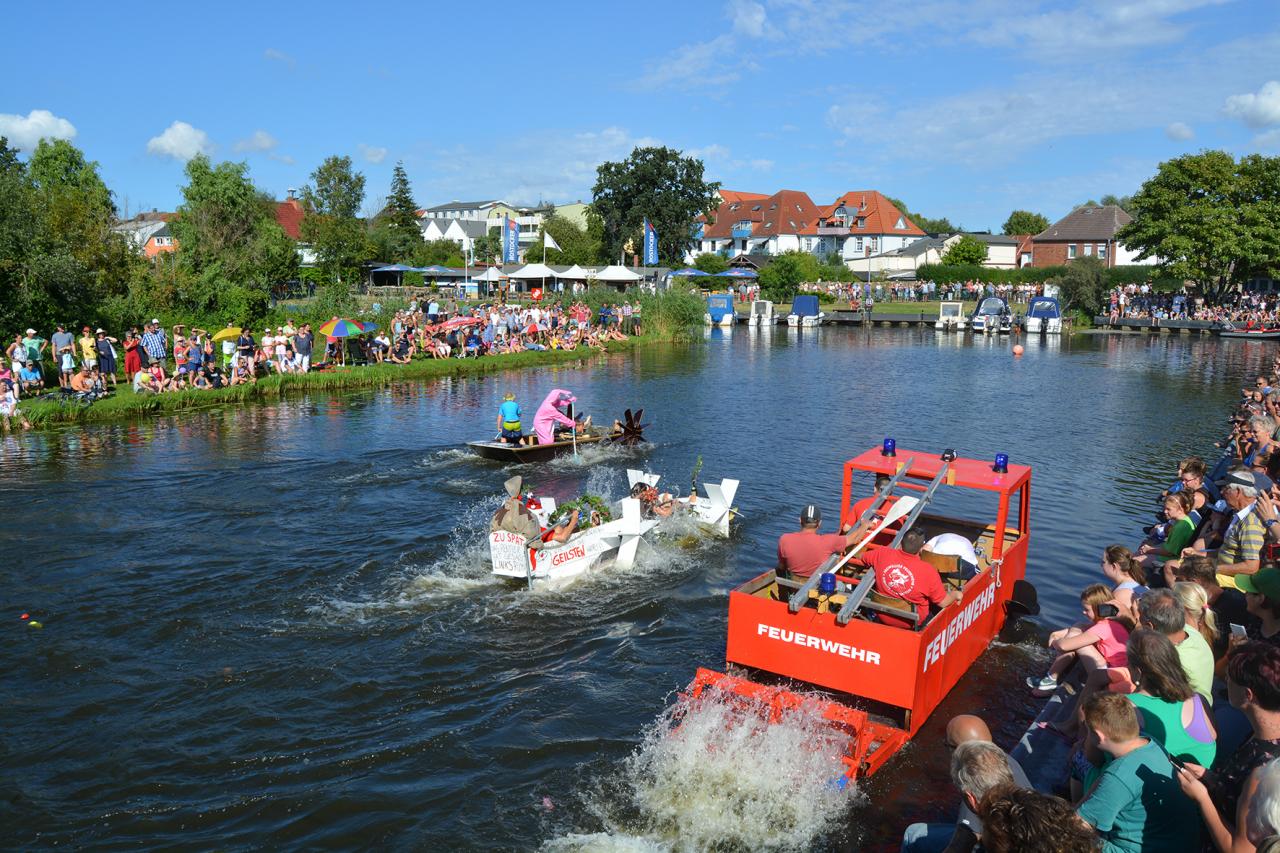 Sommerfest mit Badewannenrennen in Damgarten © Stadt Ribnitz-Damgarten Sommerfest mit Badewannenrennen in Damgarten