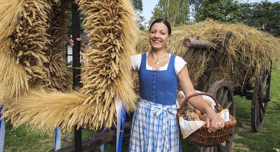 Große Erntekronenschau